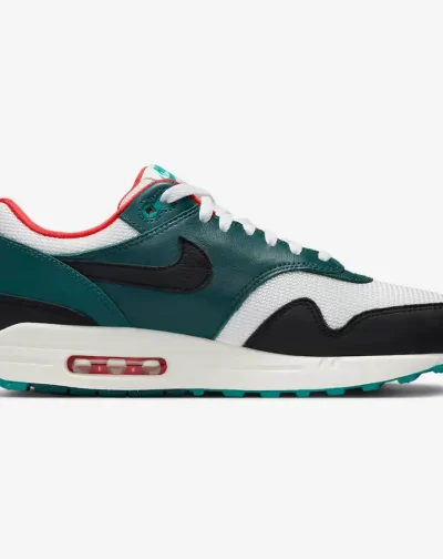 LeBron James x  Air Max 1 Liverpool